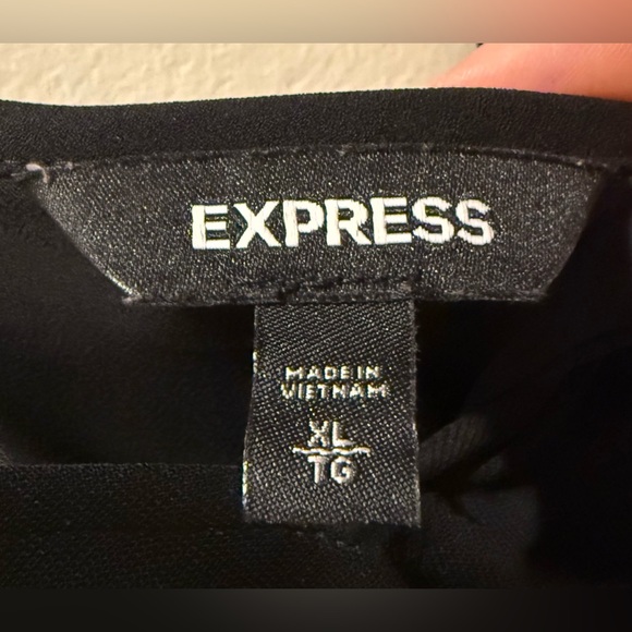 Express Black V-Neck Top - Picture 4 of 5